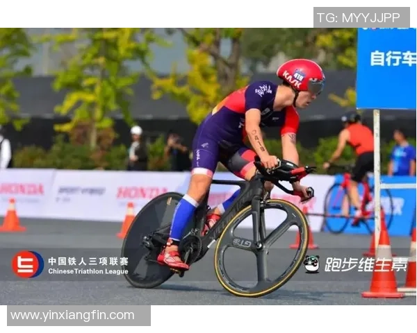 足球麦克的传奇之路：从草根球员到世界足球明星的奋斗故事